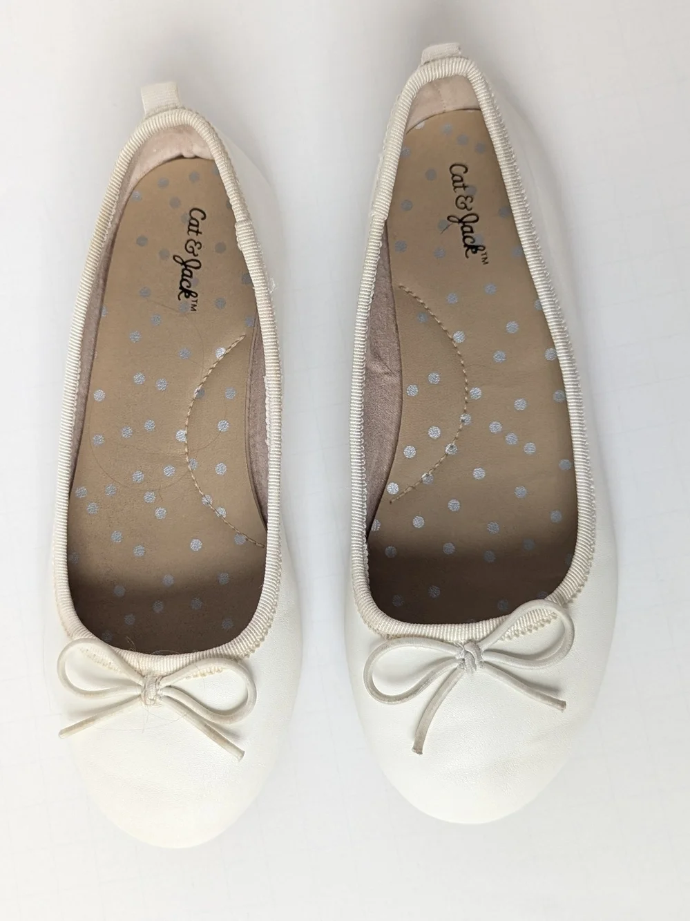 Cat & Jack Girls White Ballet Flats with Bow Accent 13